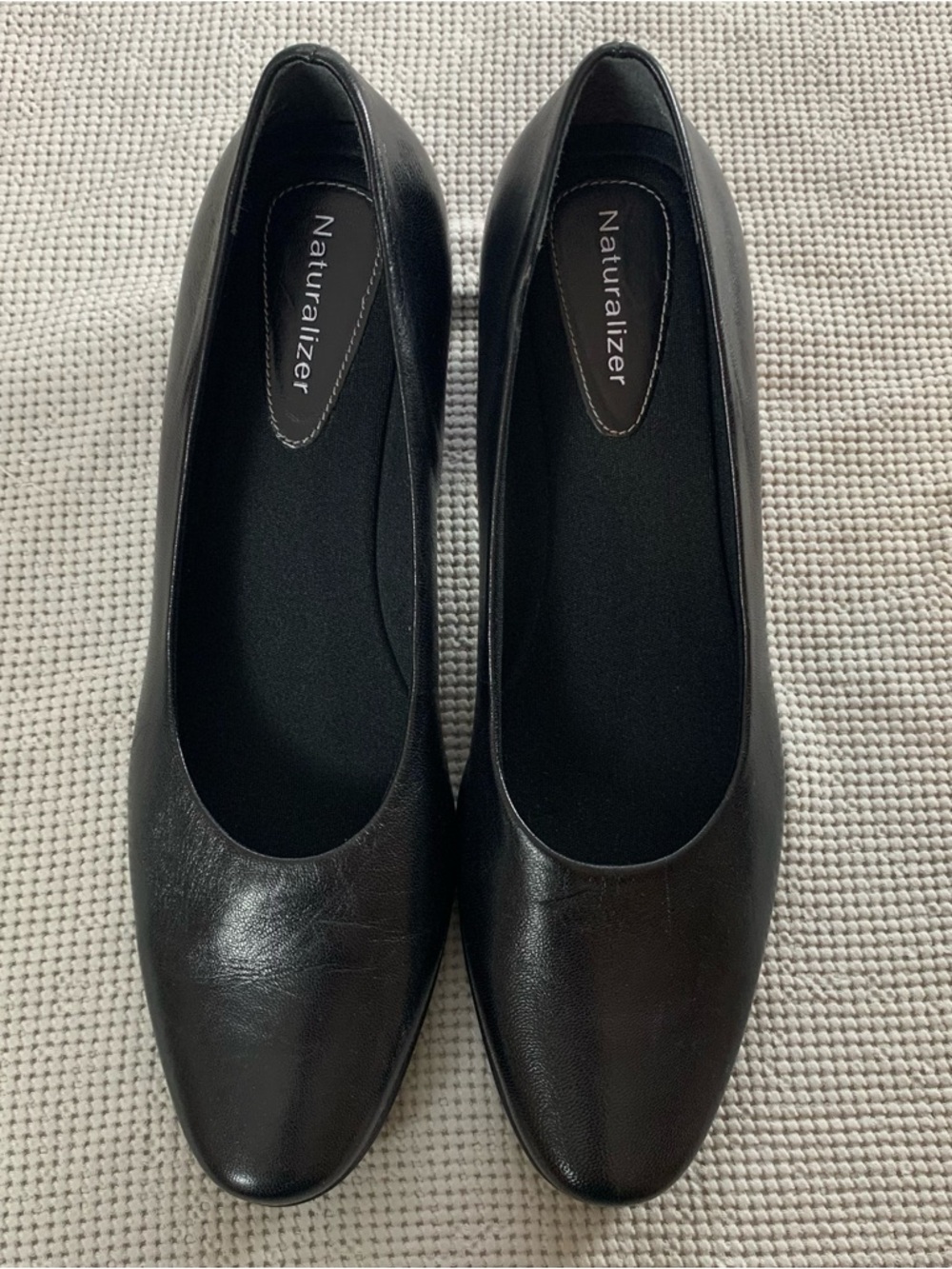 Naturalizer Black Leather Rounded-Toe Modest Heels 8.5 Office Comfort